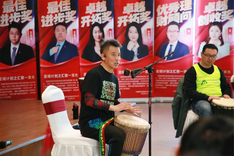 青島拓展，青島拓展訓(xùn)練，青島團建，請致電青島眾行遠