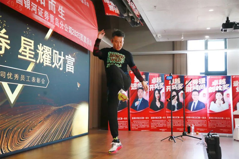 青島拓展，青島拓展訓(xùn)練，青島團建，請致電青島眾行遠