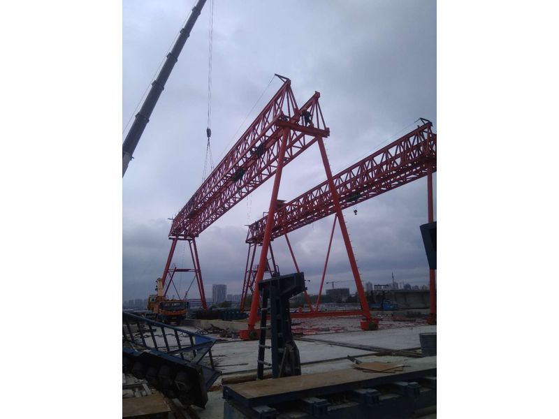 安徽明光至巢湖高速公路滁州段MC-LJ04標(biāo)，采購高遠(yuǎn)重型MG8010t-32m-9m龍門吊二臺、MH10t-32m-9龍門吊三臺生產(chǎn)中