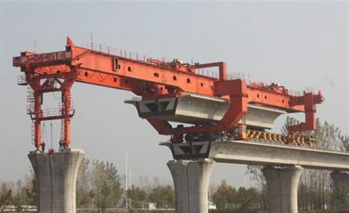 架橋機是種龐大而復(fù)雜的設(shè)備，具有許多工序日常維護很重要