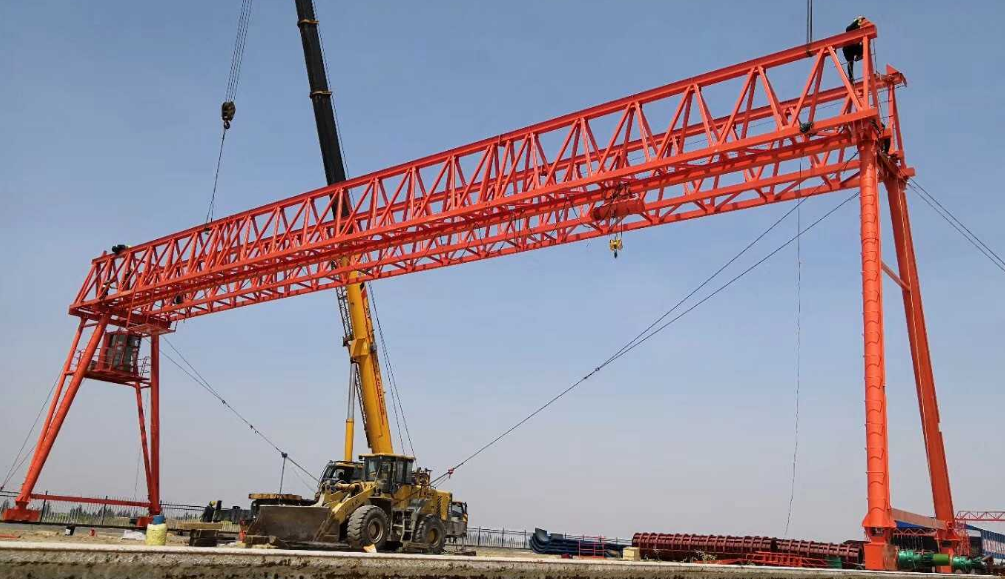 龍門吊在夏季作業(yè)時(shí)需要注意哪些事項(xiàng)？