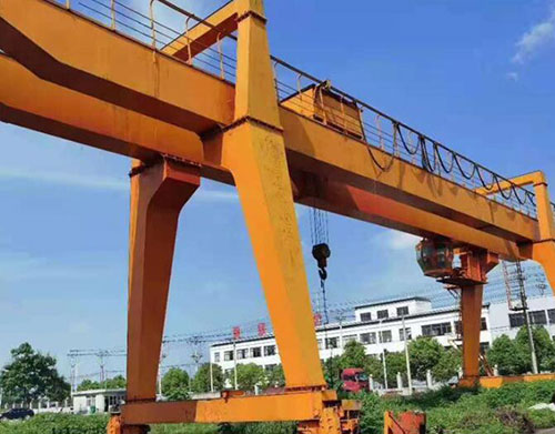 如何獲得龍門吊司機(jī)操作證，需要滿足哪些條件和通過哪些考試？